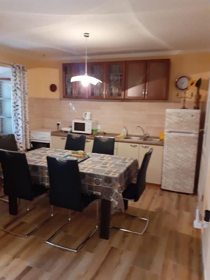 Apartment Villa Venezia เปราสต์ ภายนอก รูปภาพ