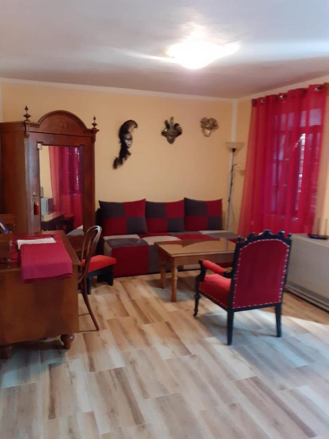 Apartment Villa Venezia เปราสต์ ภายนอก รูปภาพ